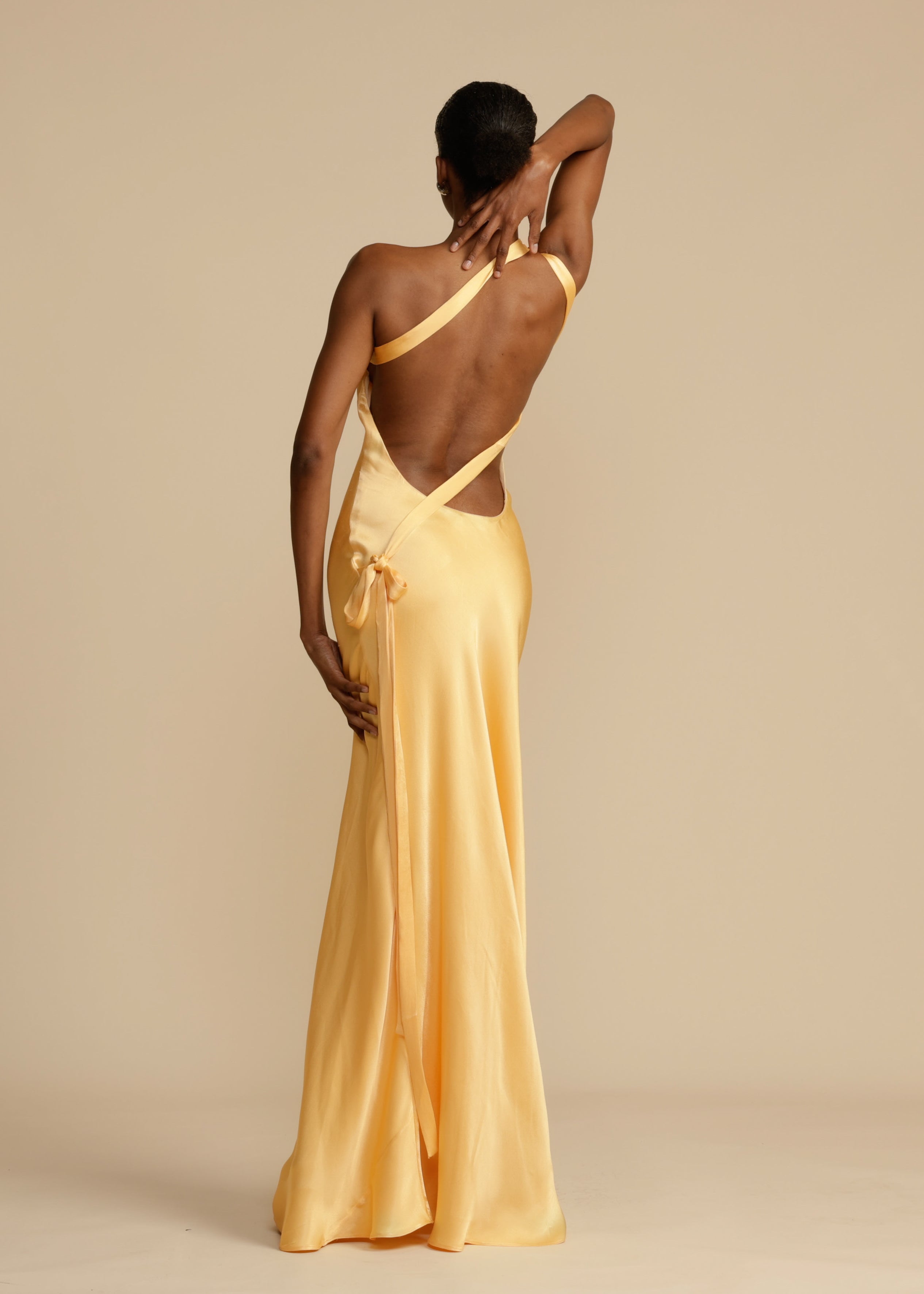 Naya | Robe en Soie à Epaules Obliques