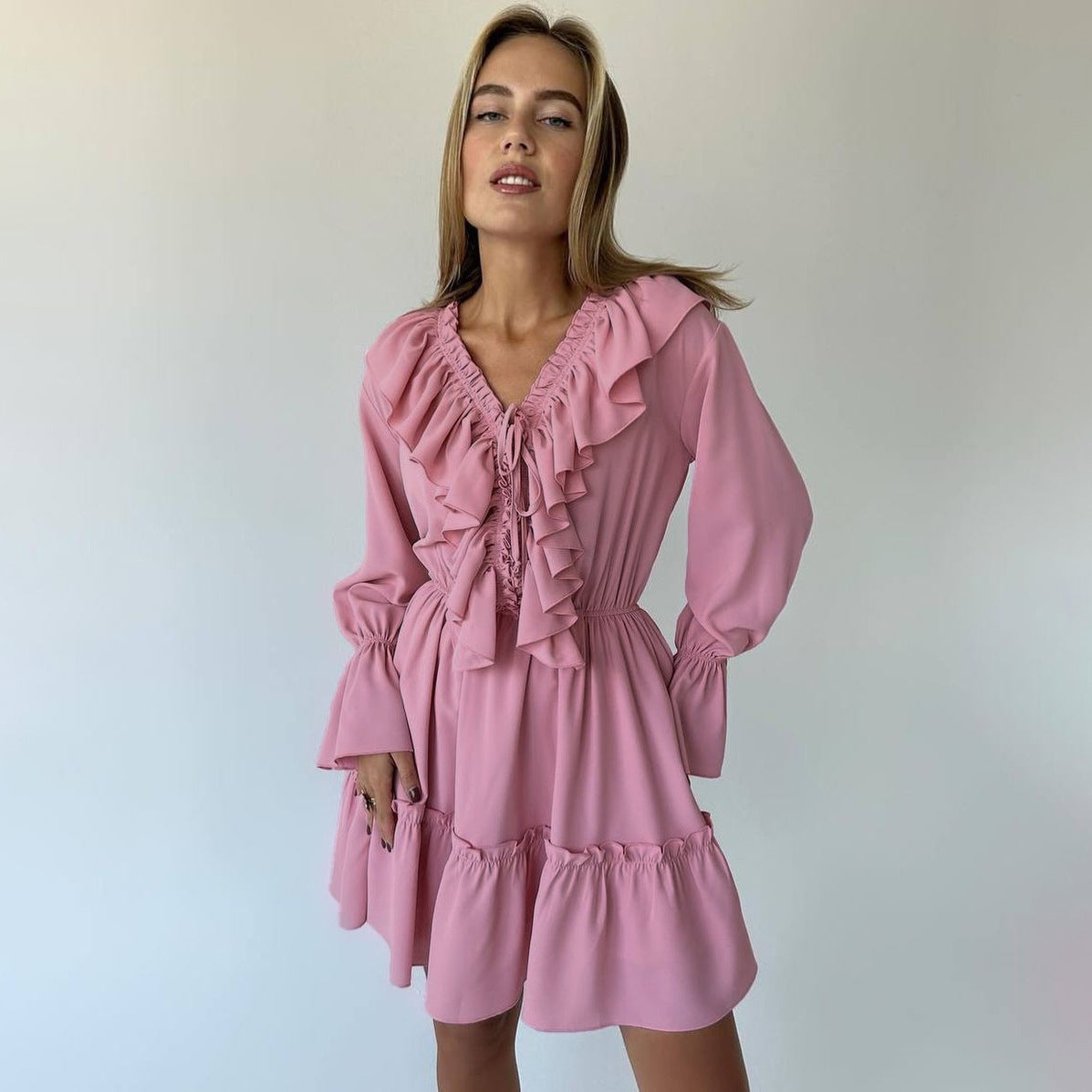 Julie | Robe Courte à Volants et Manches Bouffantes