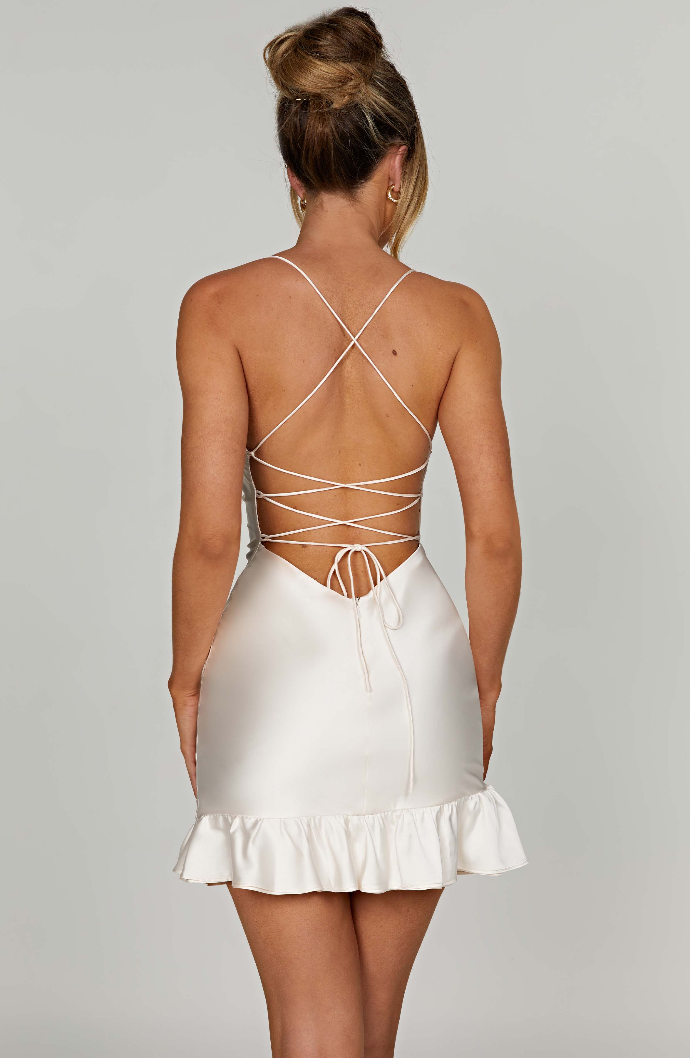 Kyla | Robe Courte Satinée Dos Nu