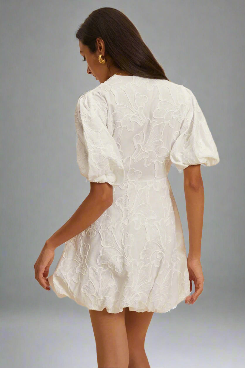 KYARA I ROBE BLANCHE INTEMPORELLE