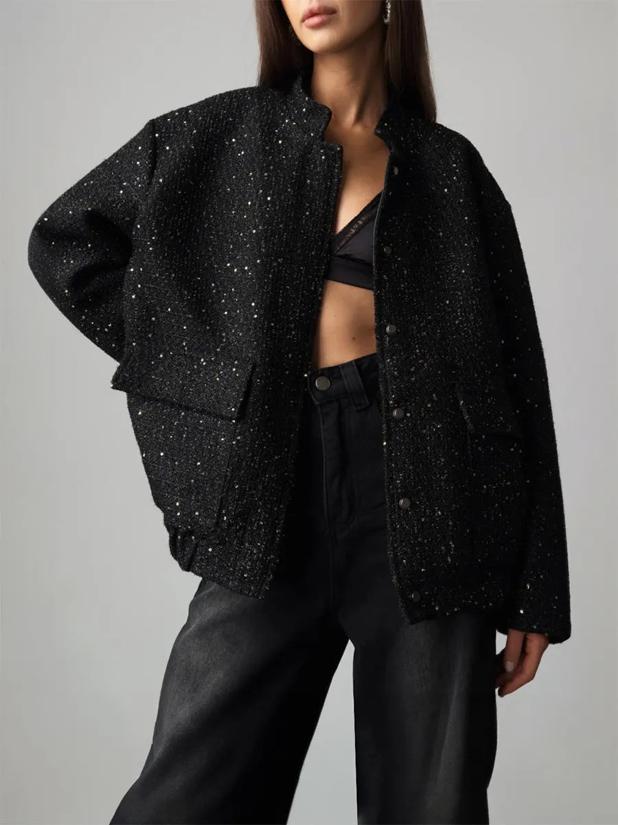 JELKA I VESTE ÉLÉGANTE QUI ATTIRE LE REGARD