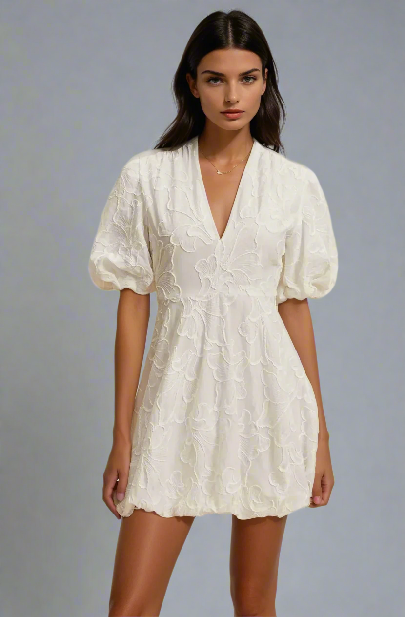KYARA I ROBE BLANCHE INTEMPORELLE