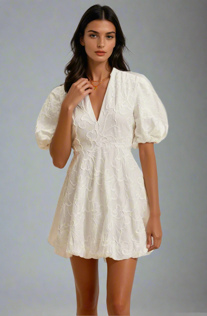 KYARA I ROBE BLANCHE INTEMPORELLE