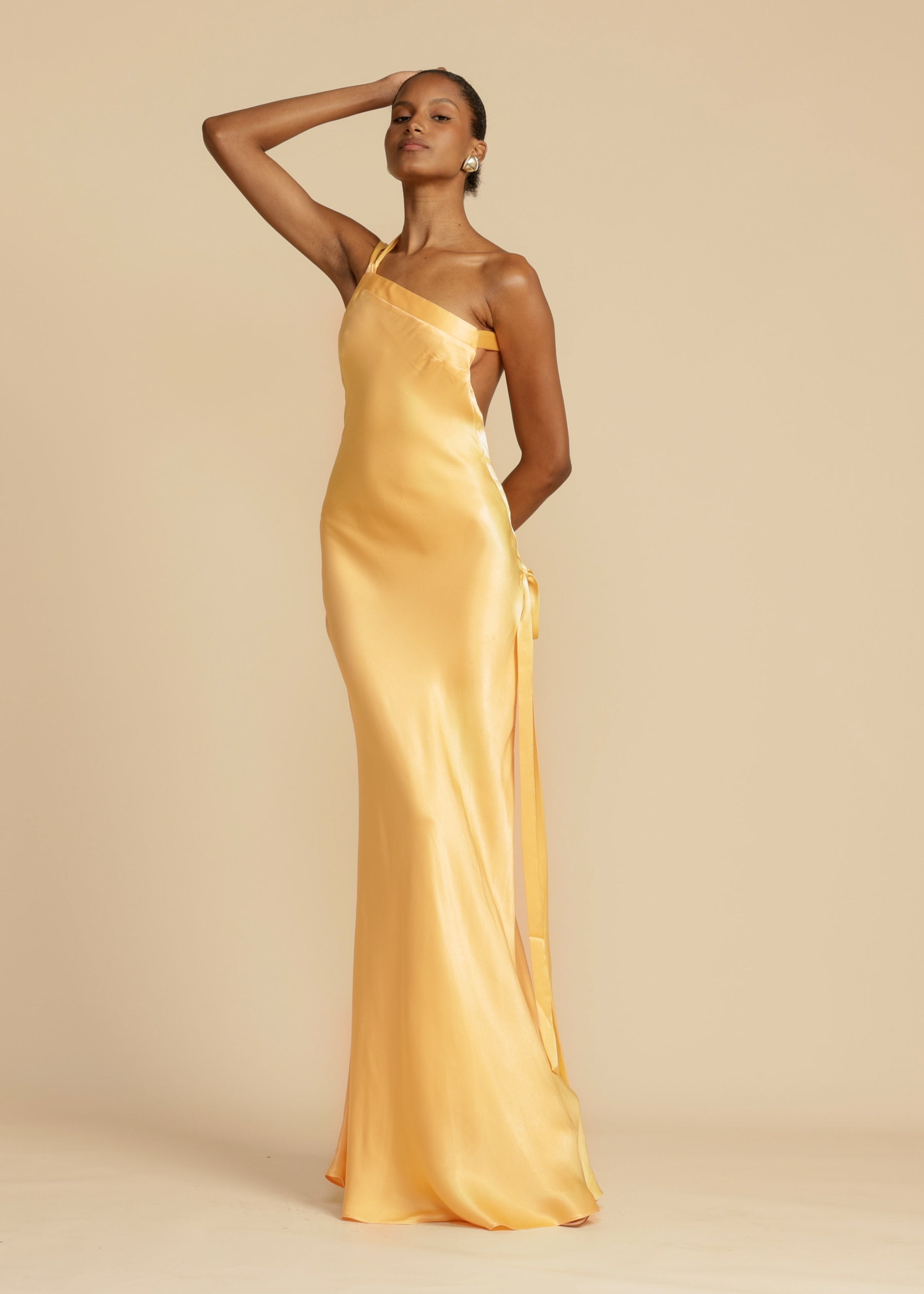 Naya | Robe en Soie à Epaules Obliques