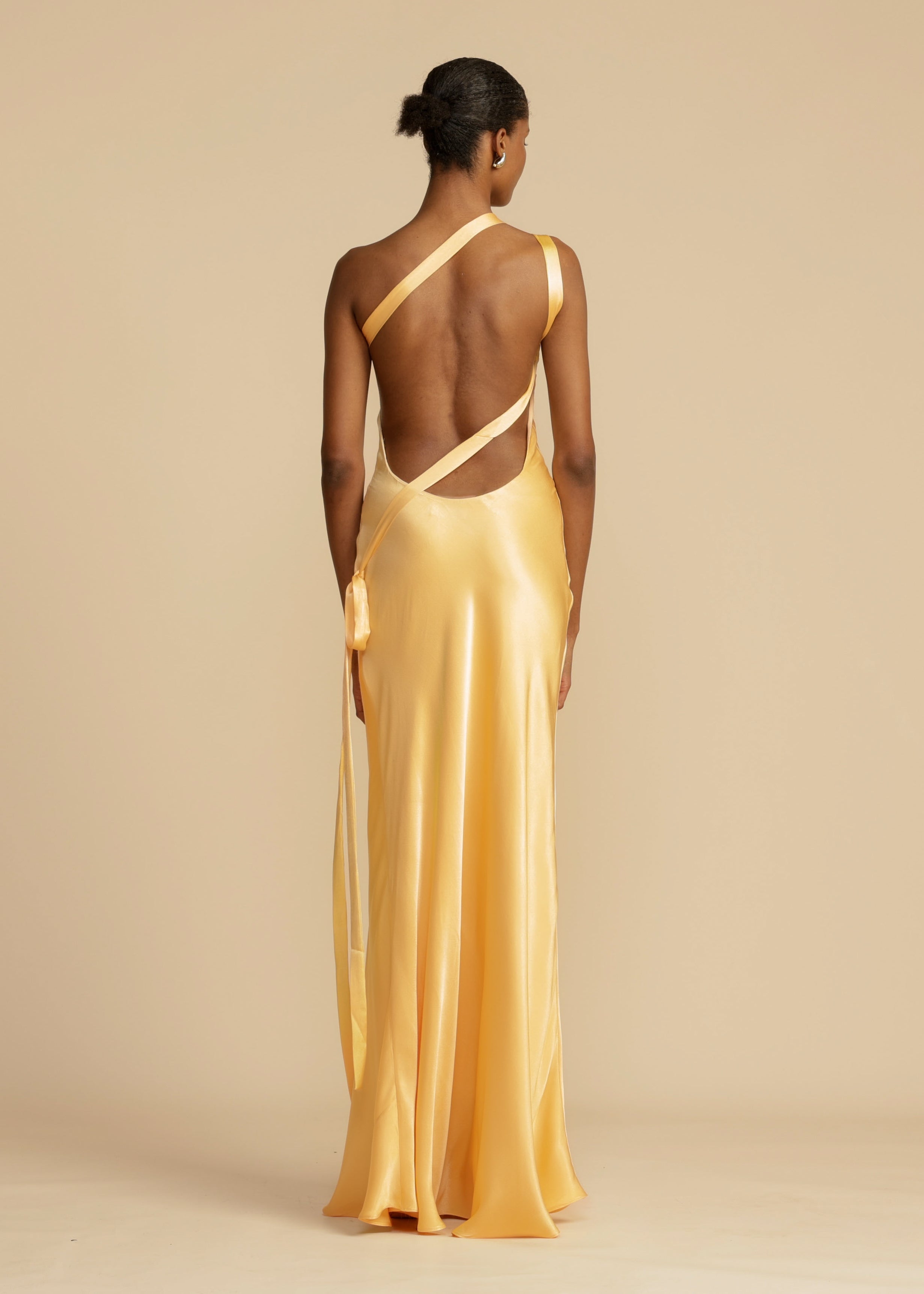 Naya | Robe en Soie à Epaules Obliques