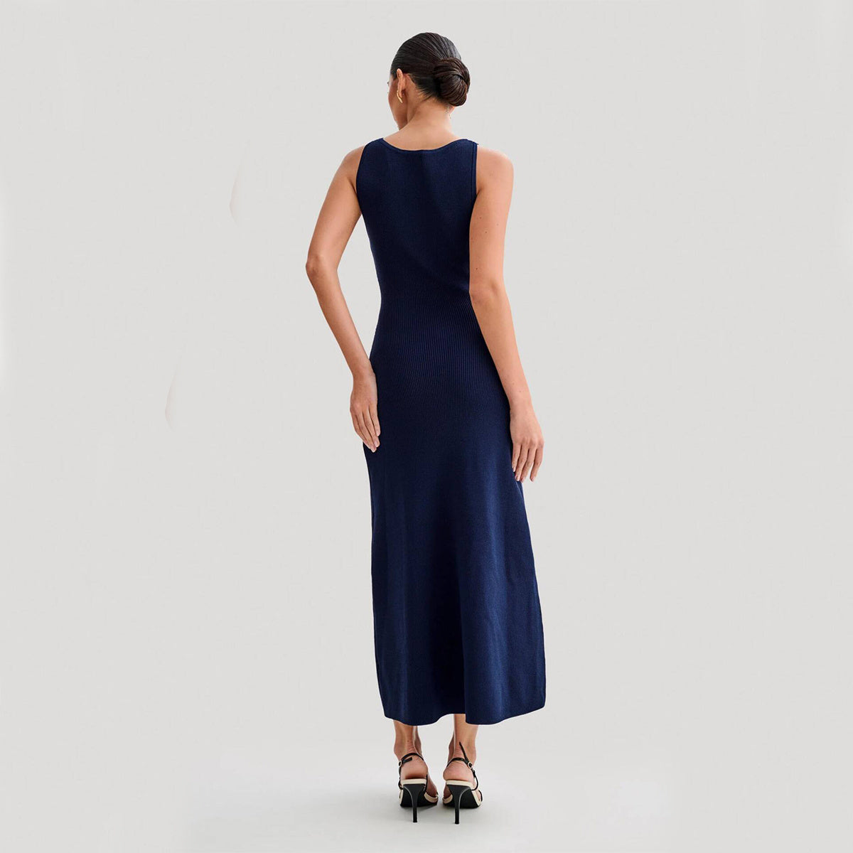 Imane | Robe Longue Sans Manches à Boutons