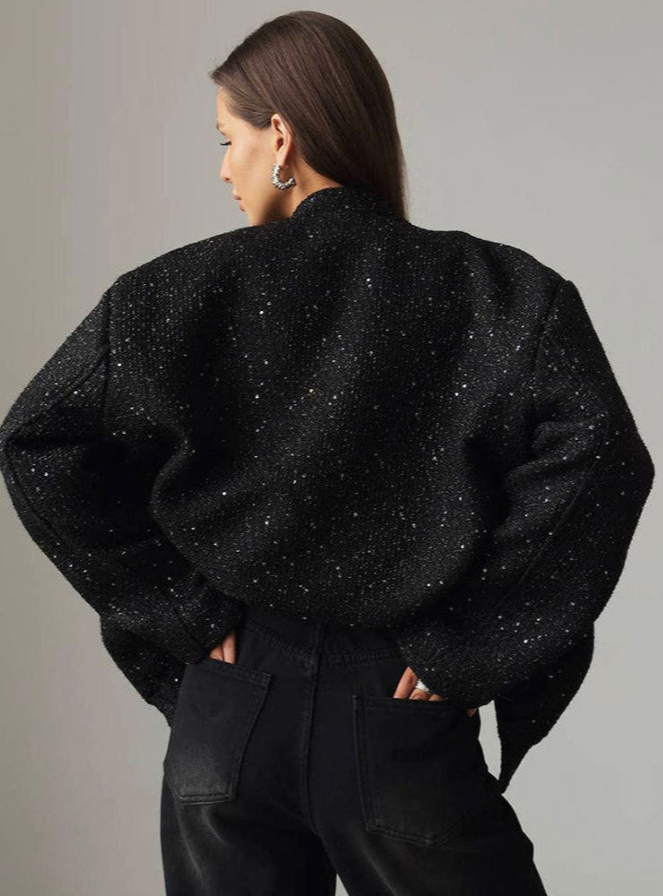 JELKA I VESTE ÉLÉGANTE QUI ATTIRE LE REGARD